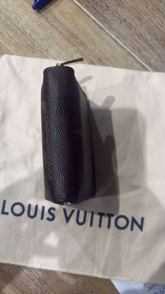 Louis Vuitton Zippy coin wallet