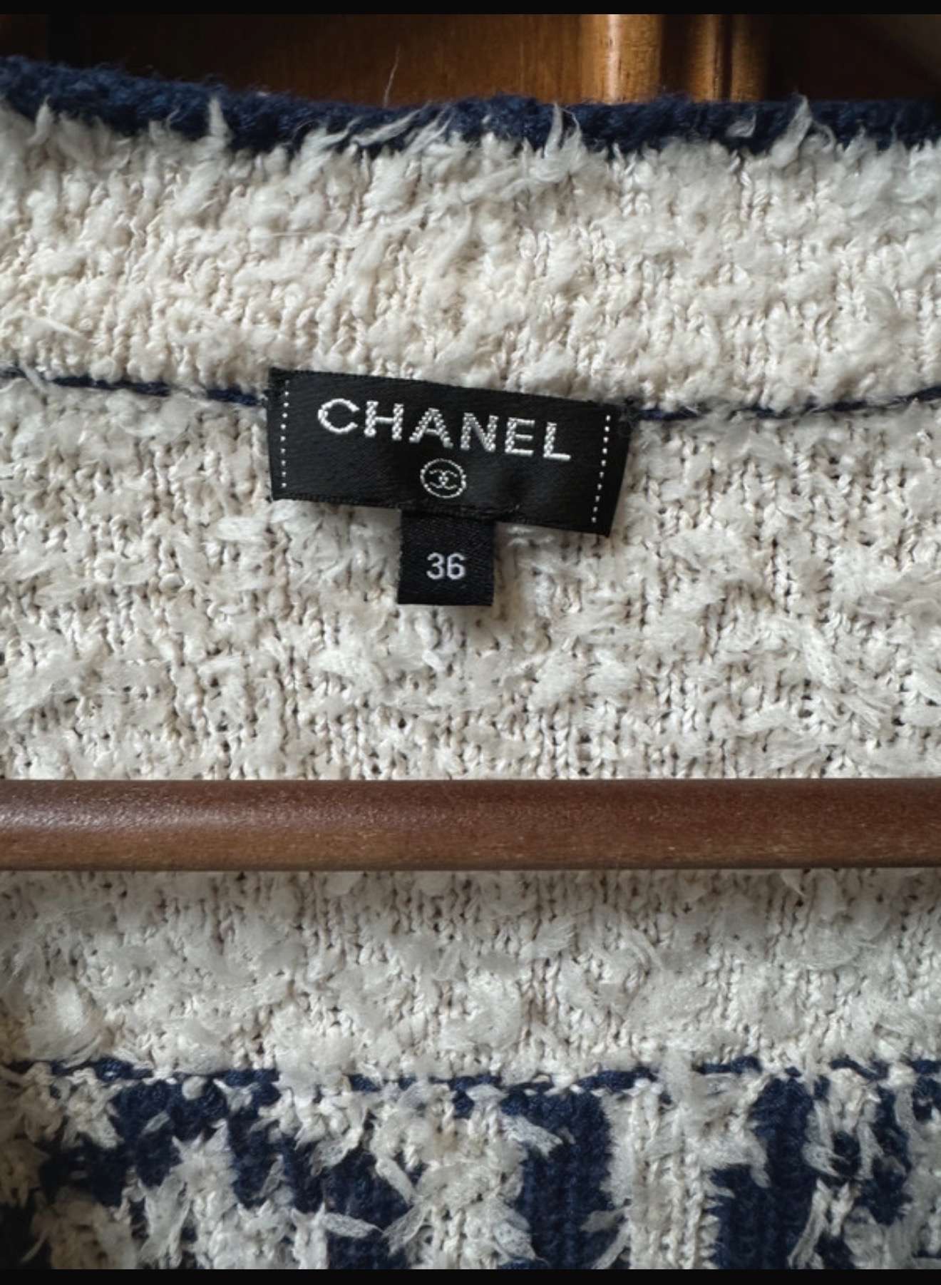 Chanel sveter