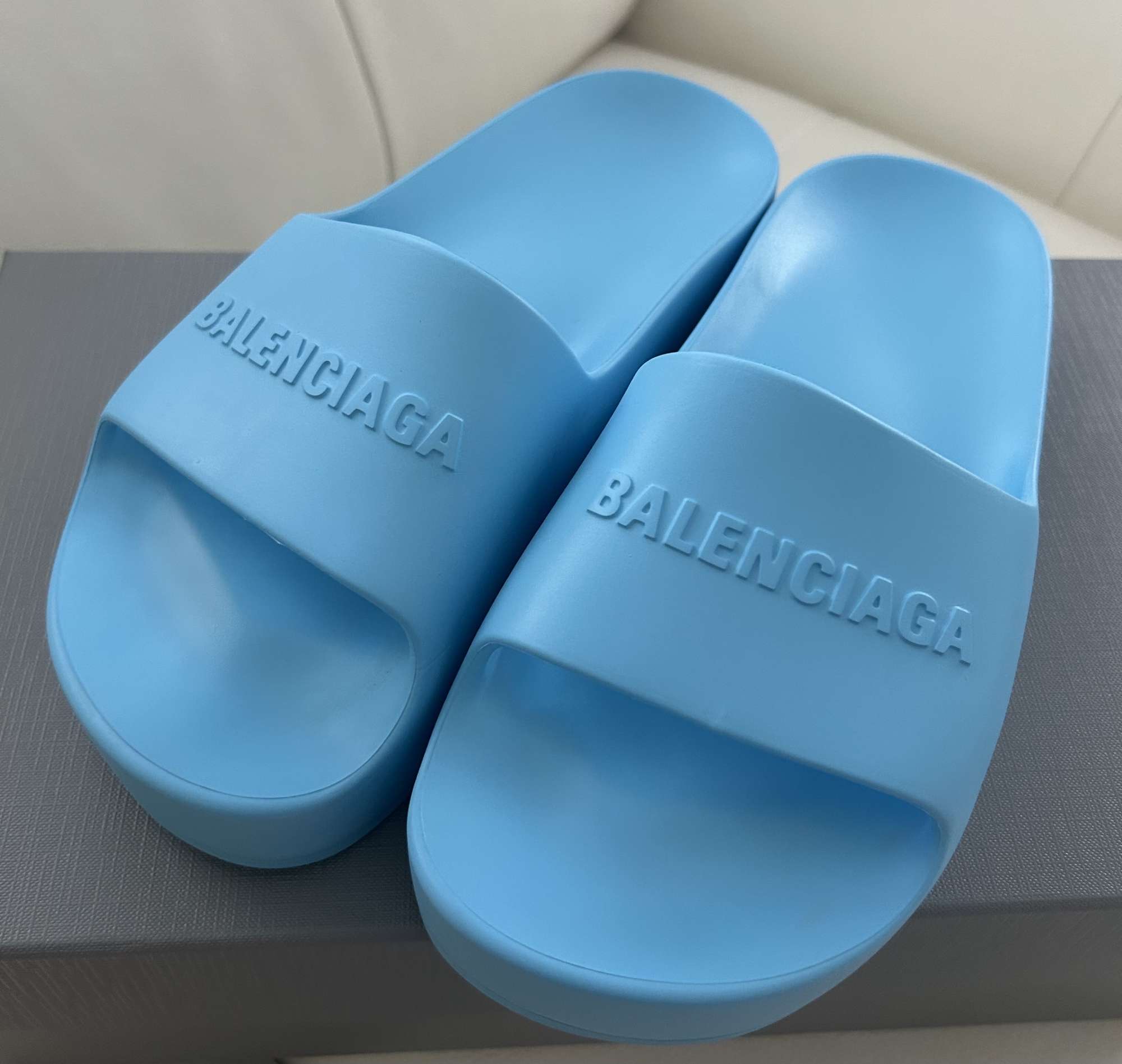 Šľapky na platforme Balenciaga