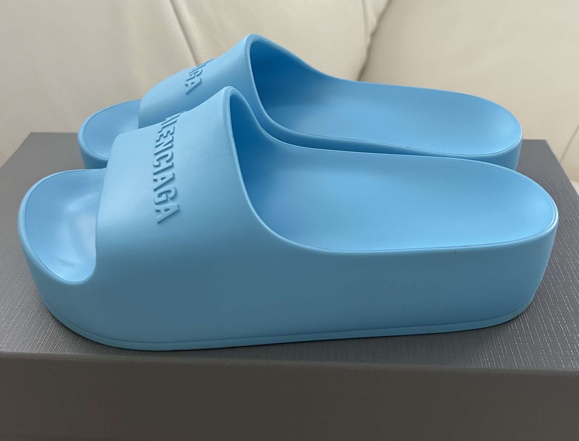 Šľapky na platforme Balenciaga