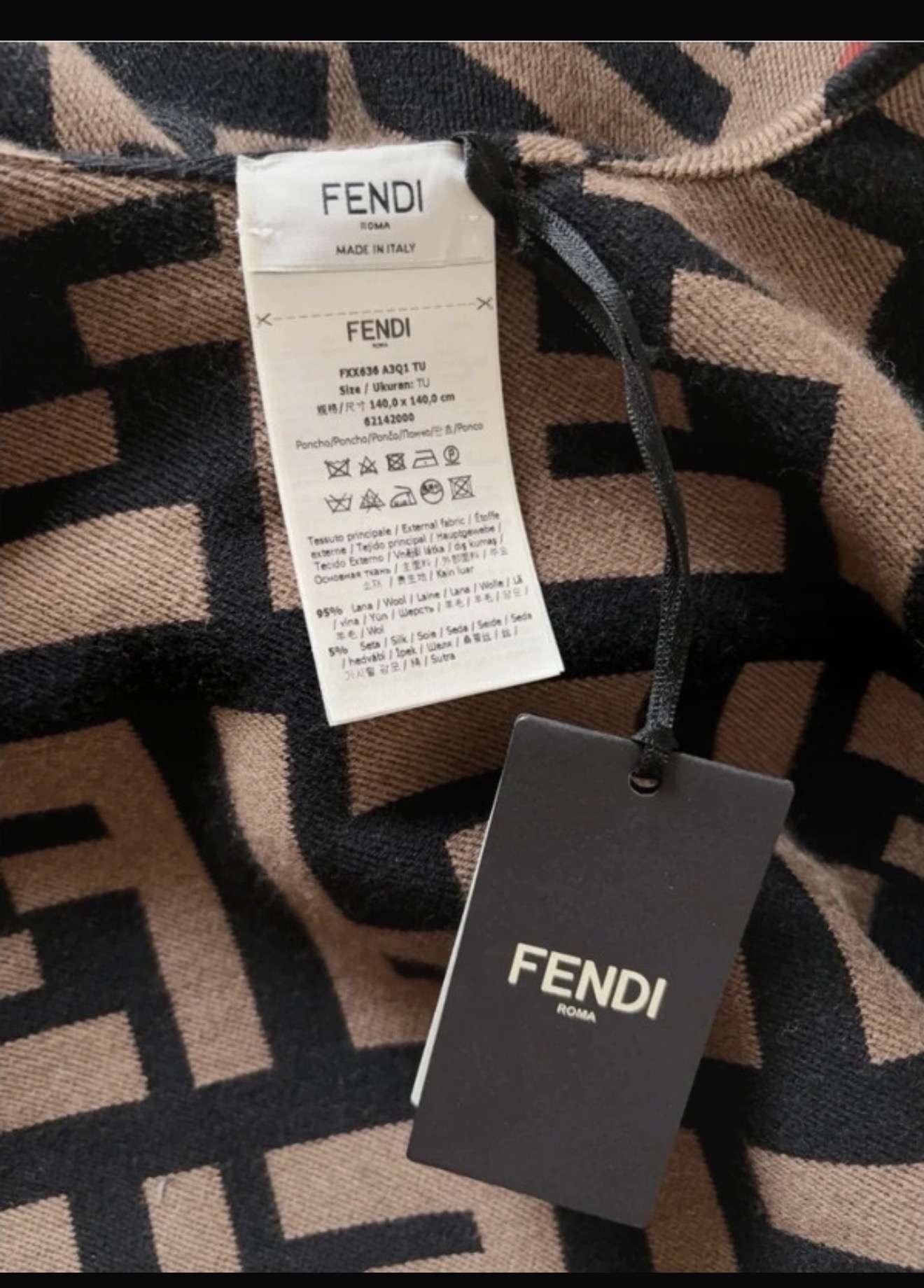 Fendi pončo