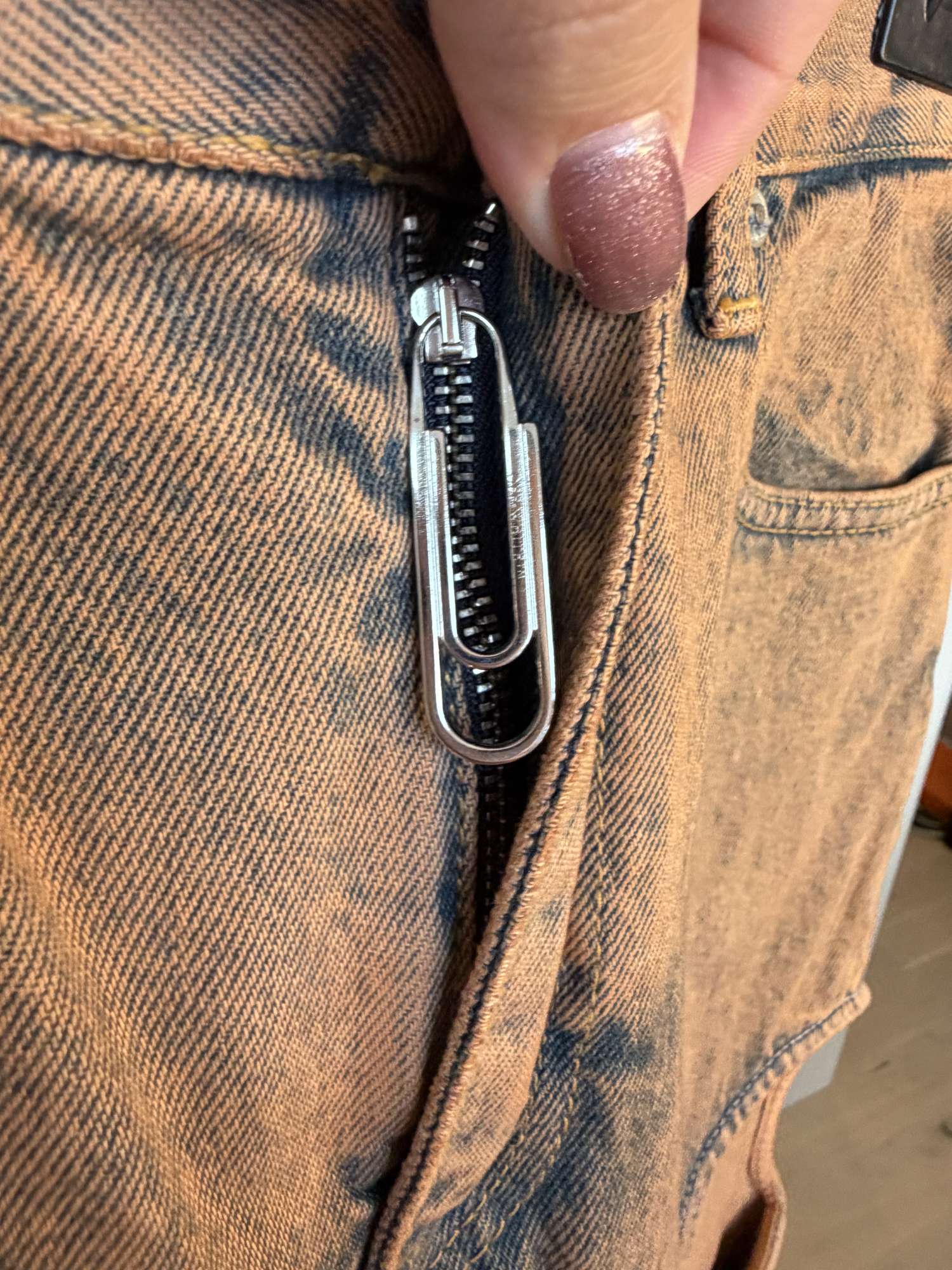 Off white hnedé rifle