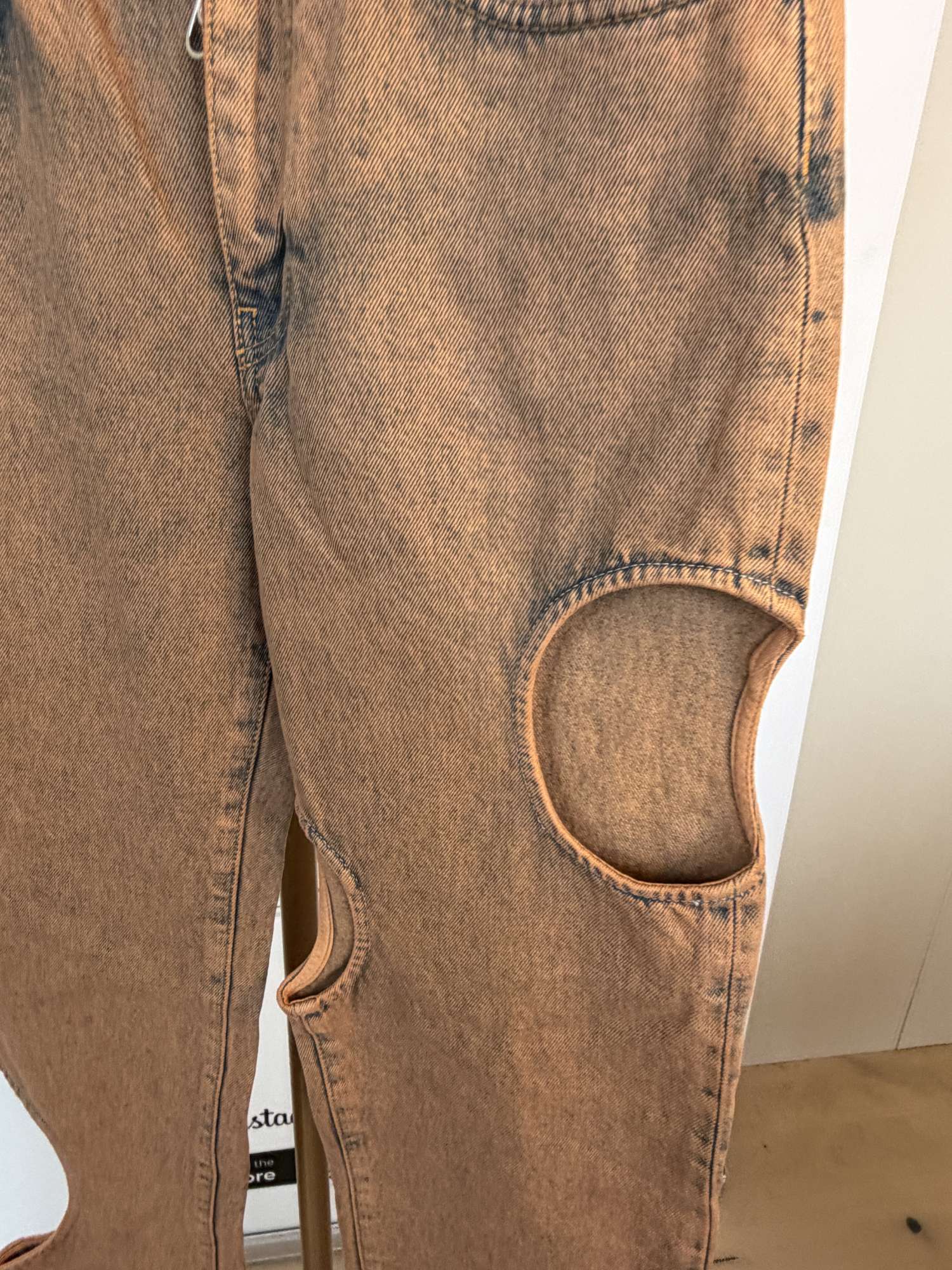 Off white hnedé rifle