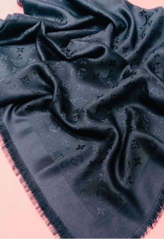 https://www.vipluxury.sk/LOUIS VUITTON SHAWL V ČIERNEJ FARBE