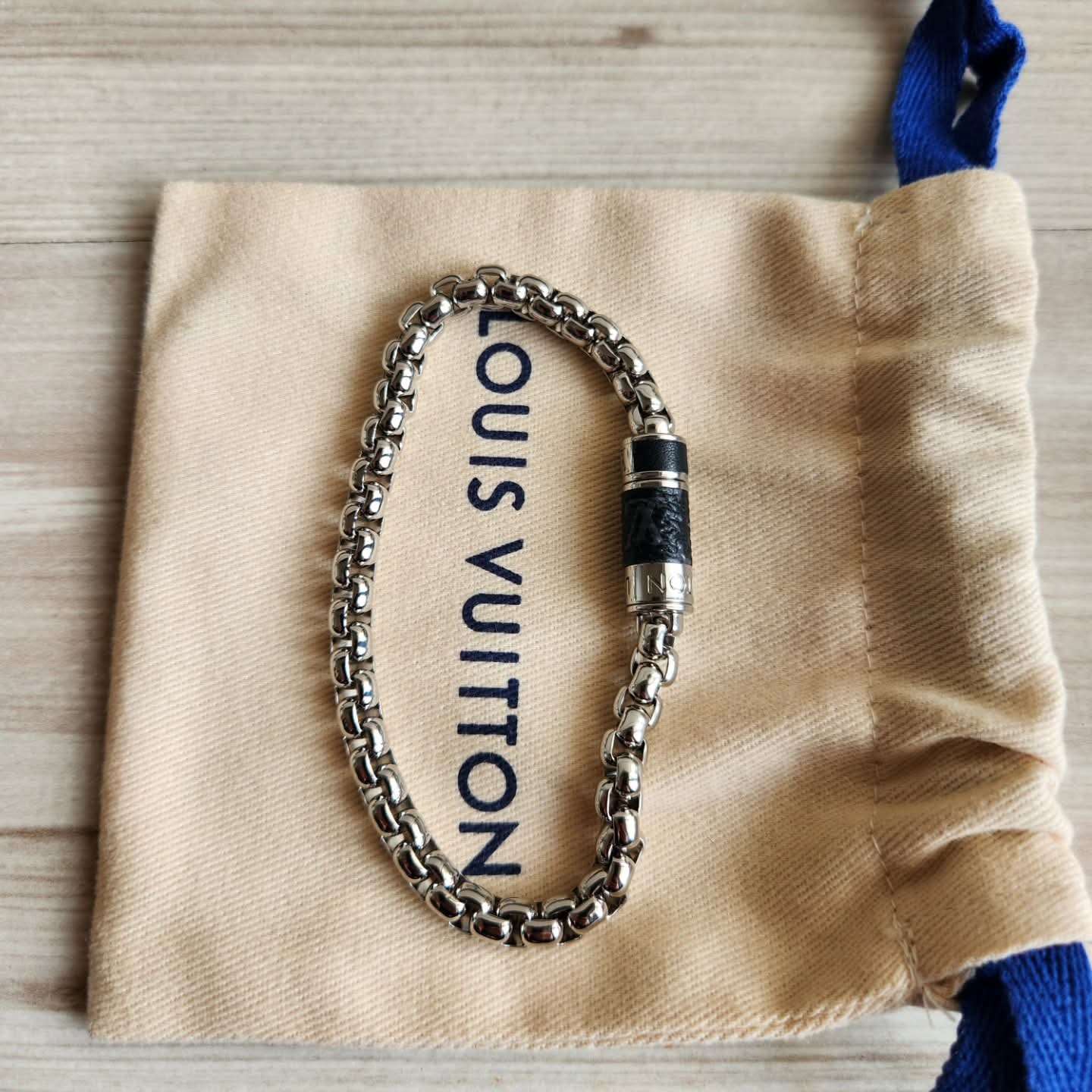 Louis Vuitton Naramek