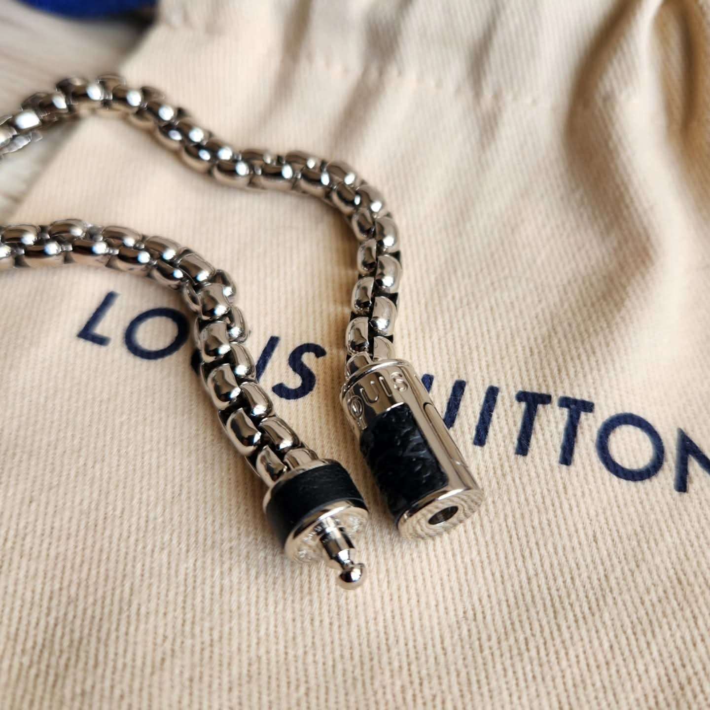 Louis Vuitton Naramek