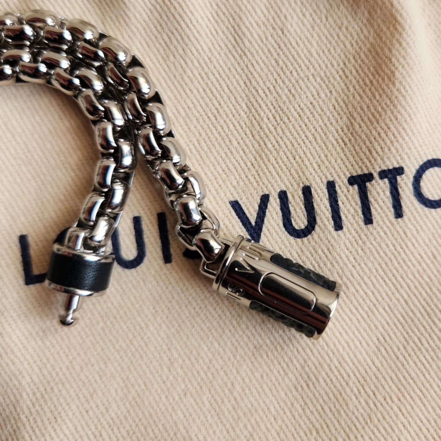 Louis Vuitton Naramek