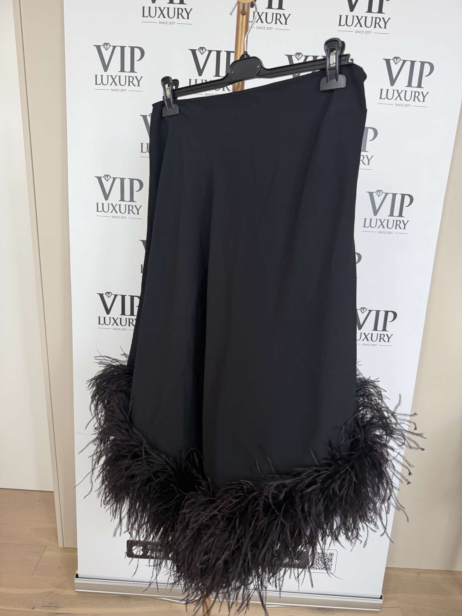 Takler Marmo šaty čierne s perím