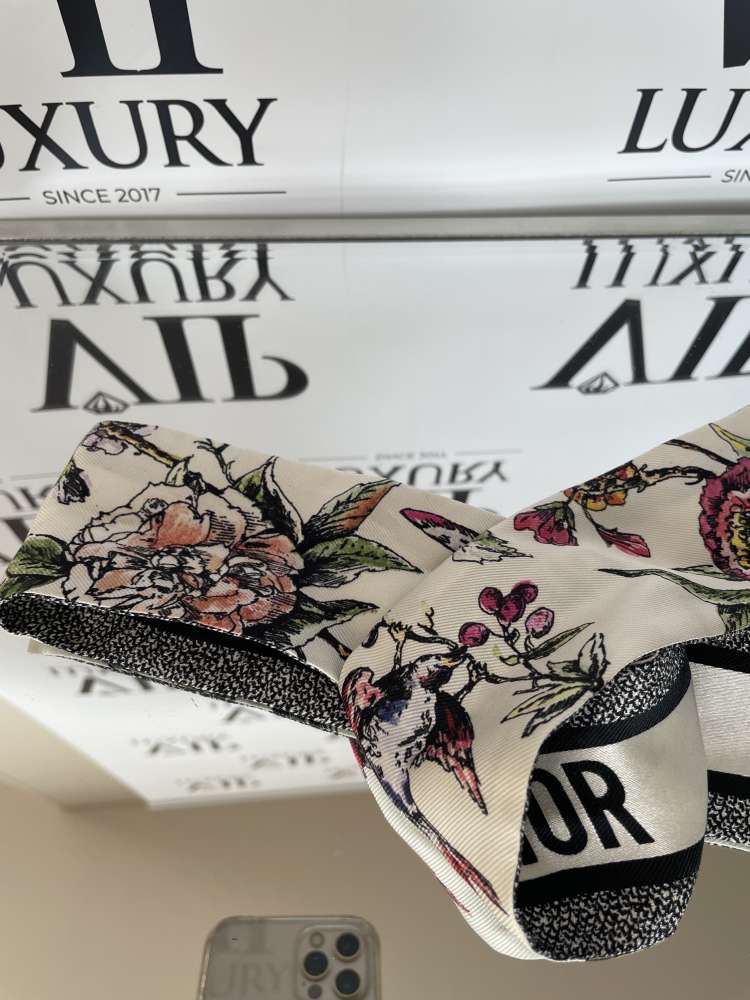 Dior šatka