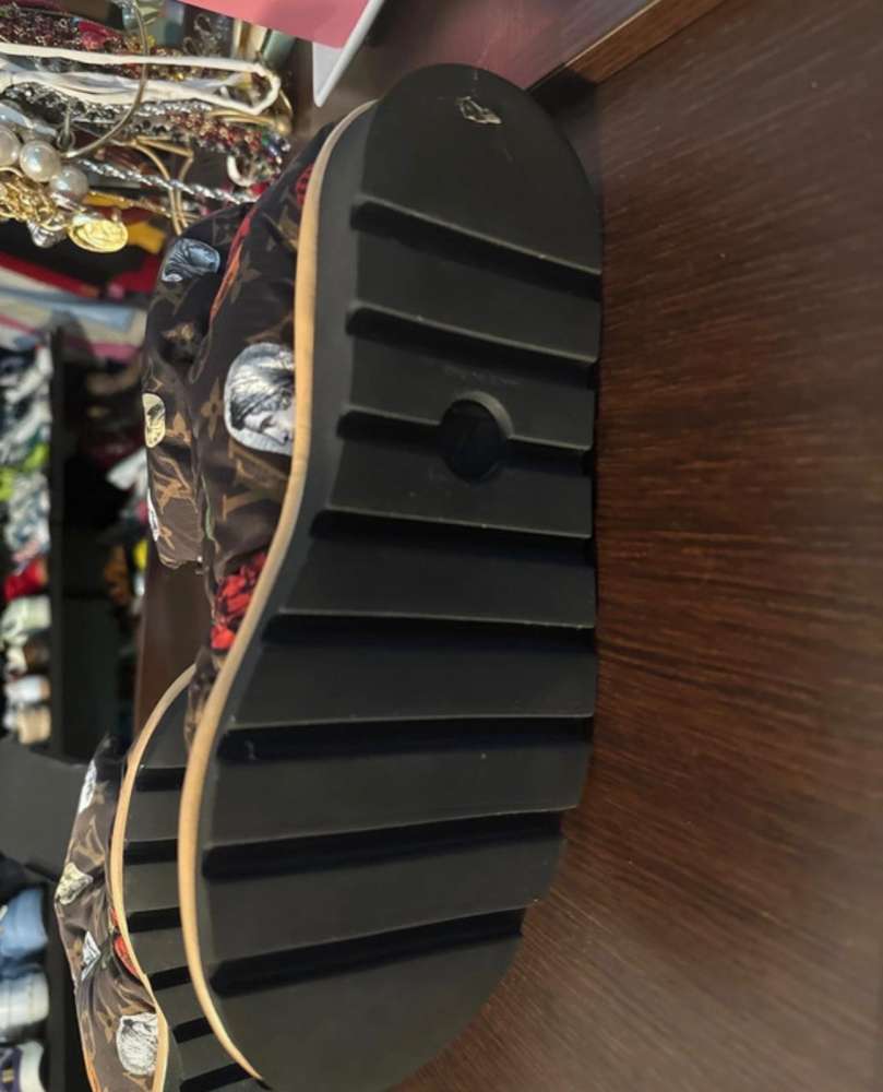 Louis Vuitton snehule