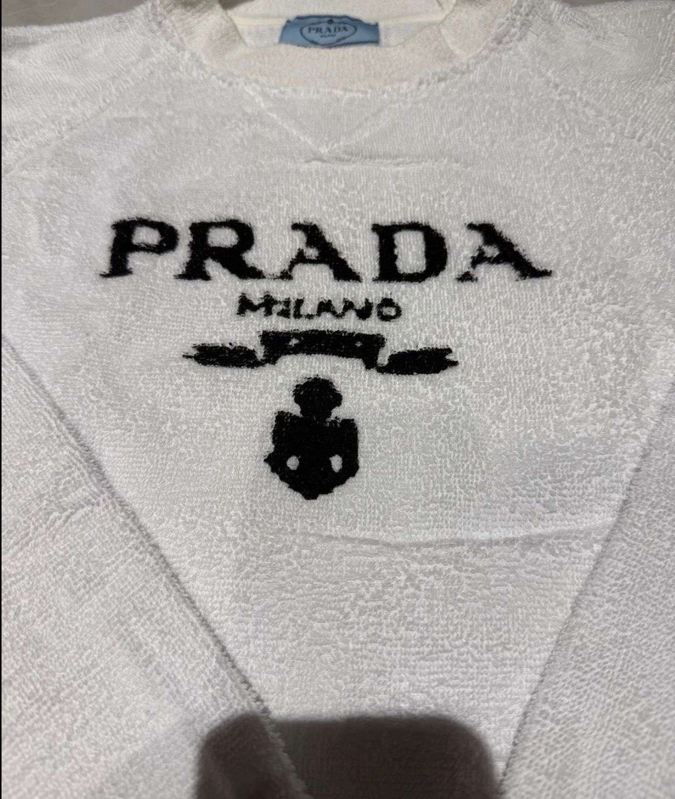 Prada svetrík