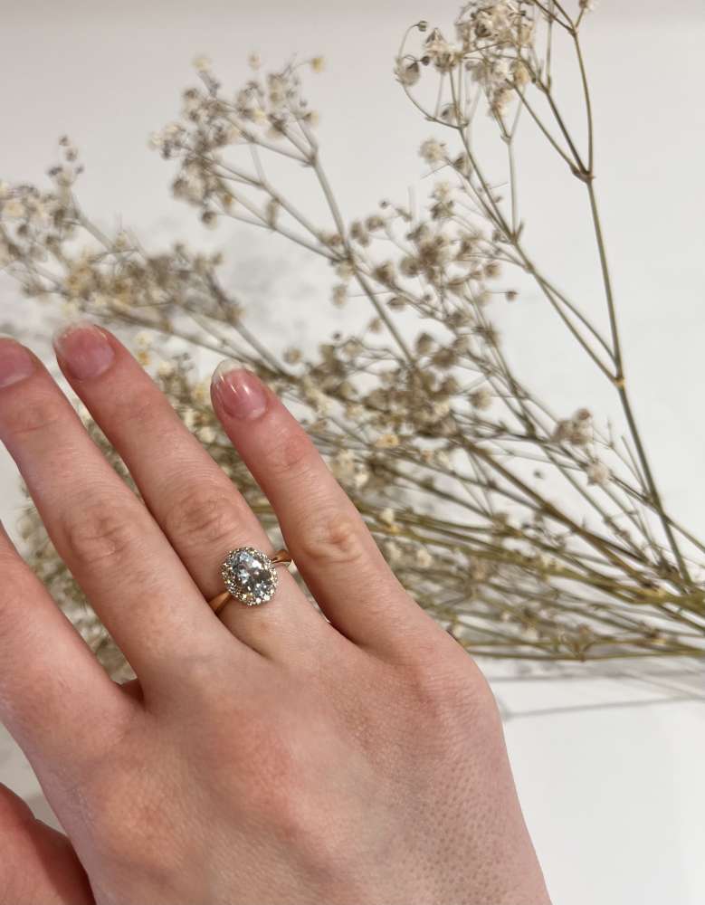 Zlatý prsteň s kameňom aquamarine