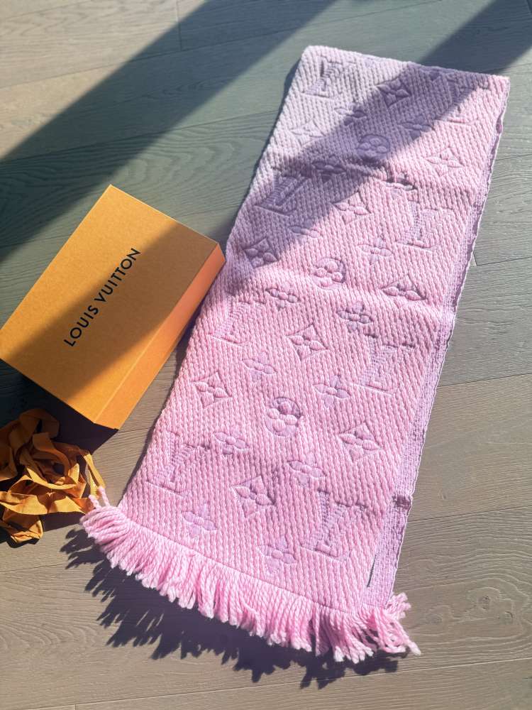 Šalát Louis Vuitton