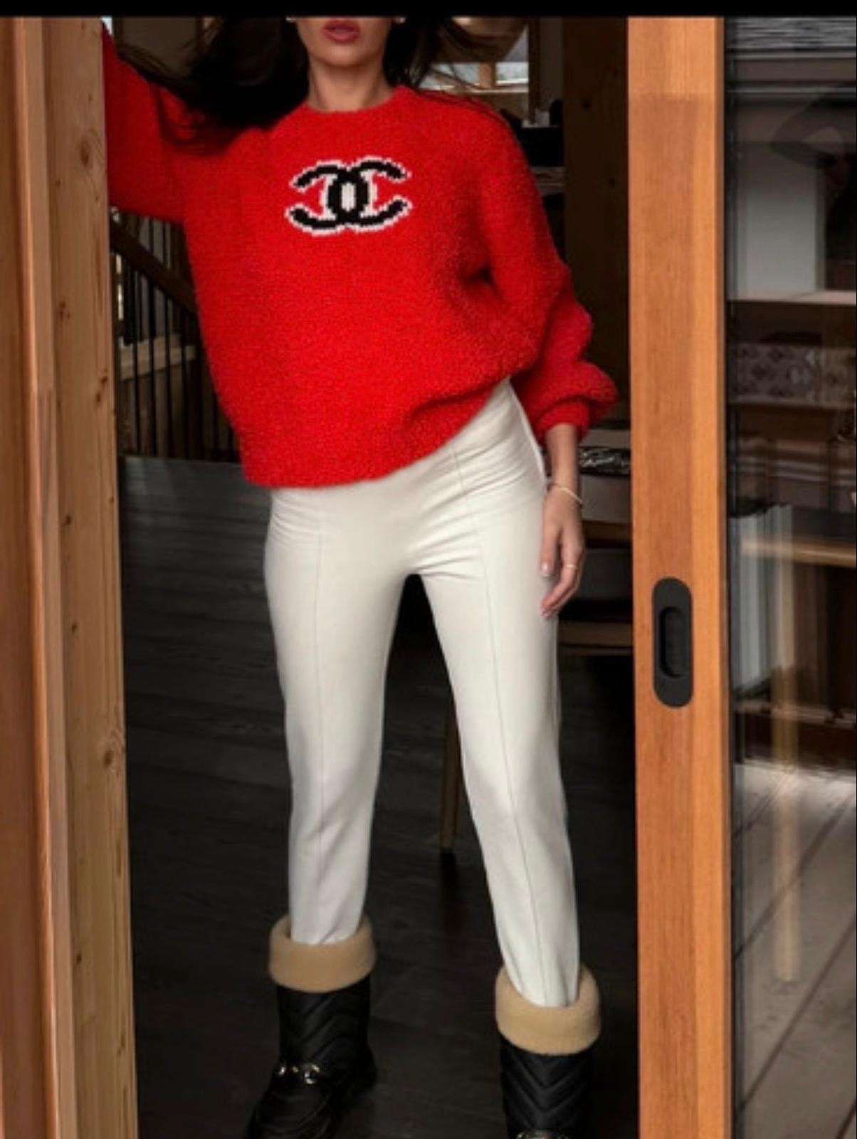 Chanel sveter