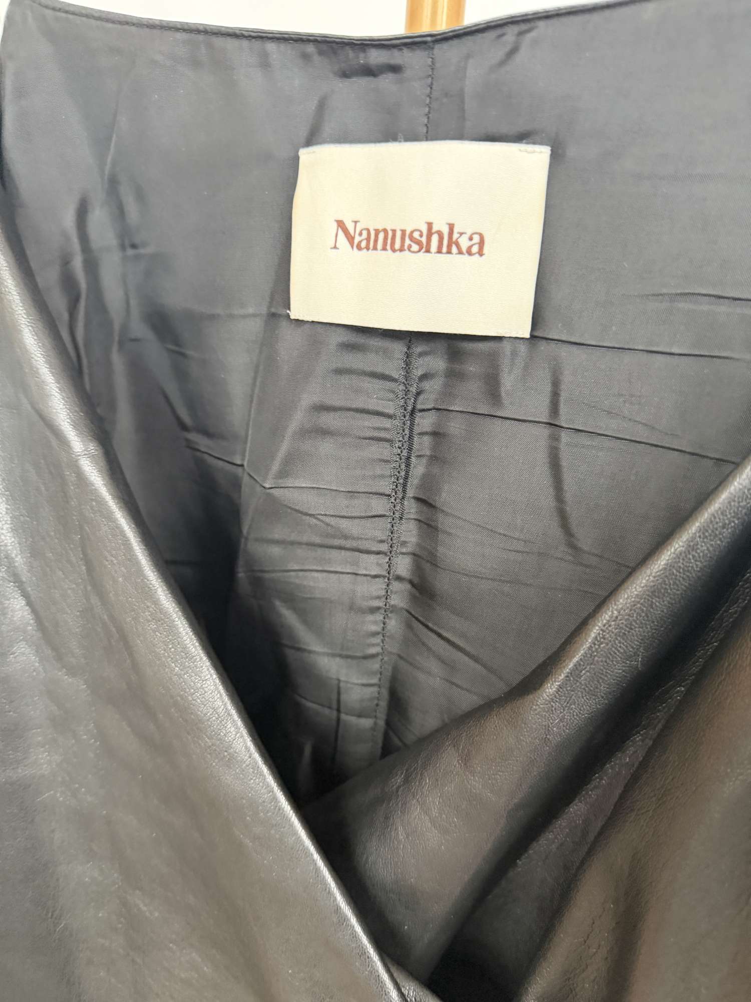 Nanushka šaty