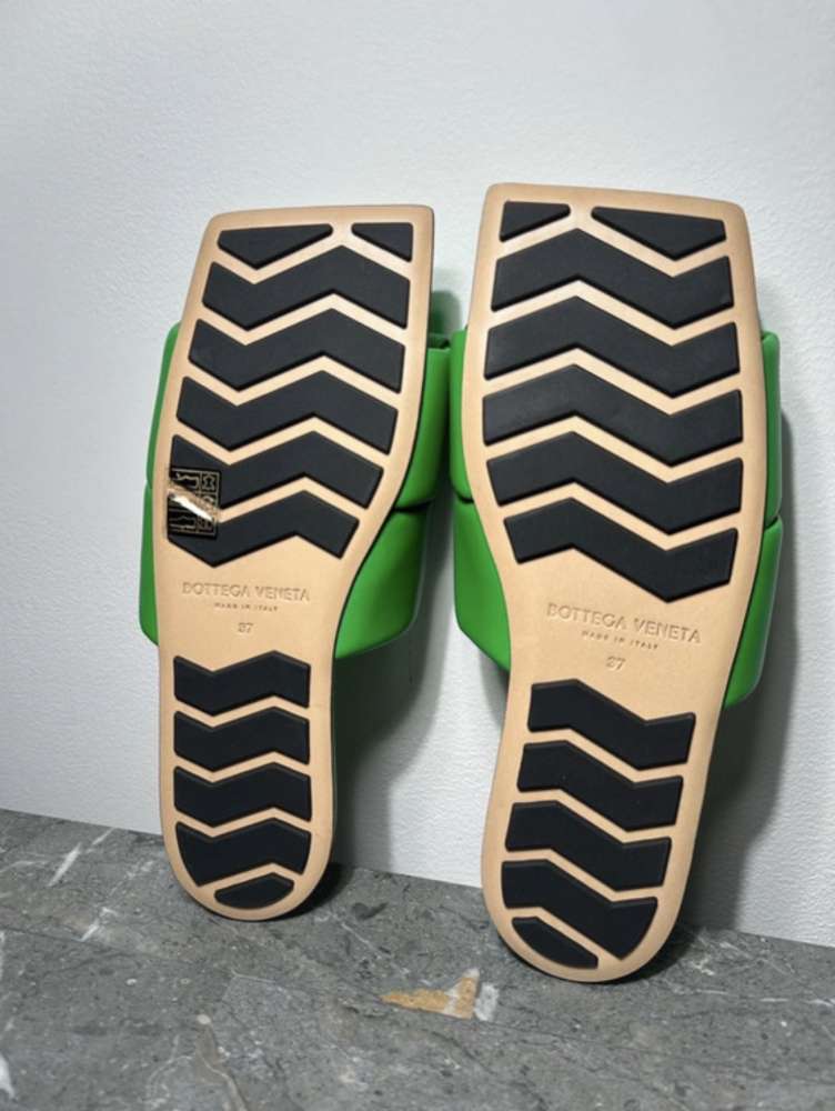 Bottega Veneta šľapky