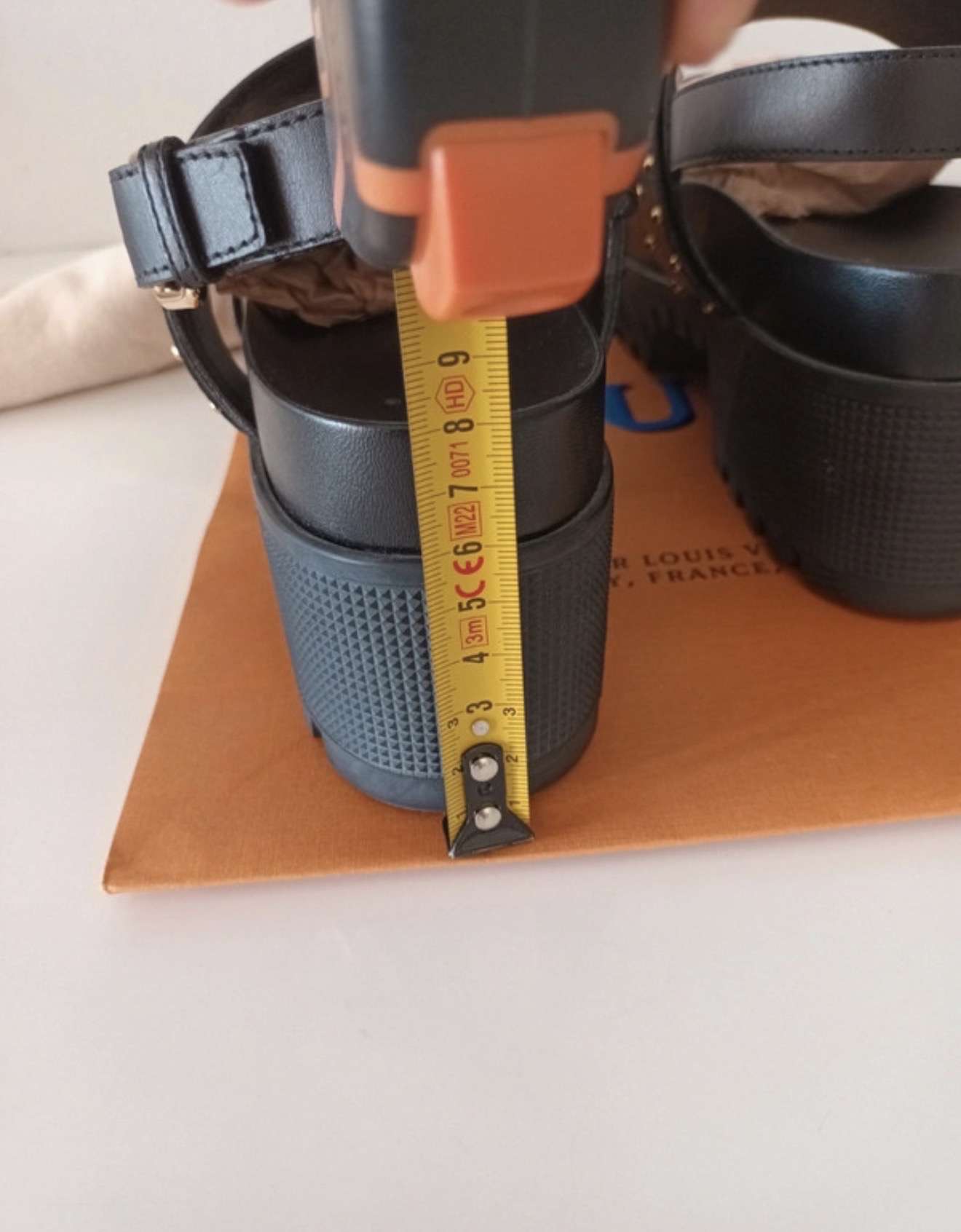 Louis Vuitton sandalky