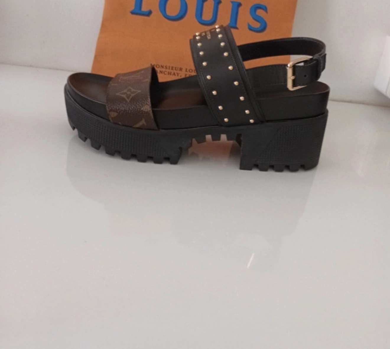 Louis Vuitton sandalky