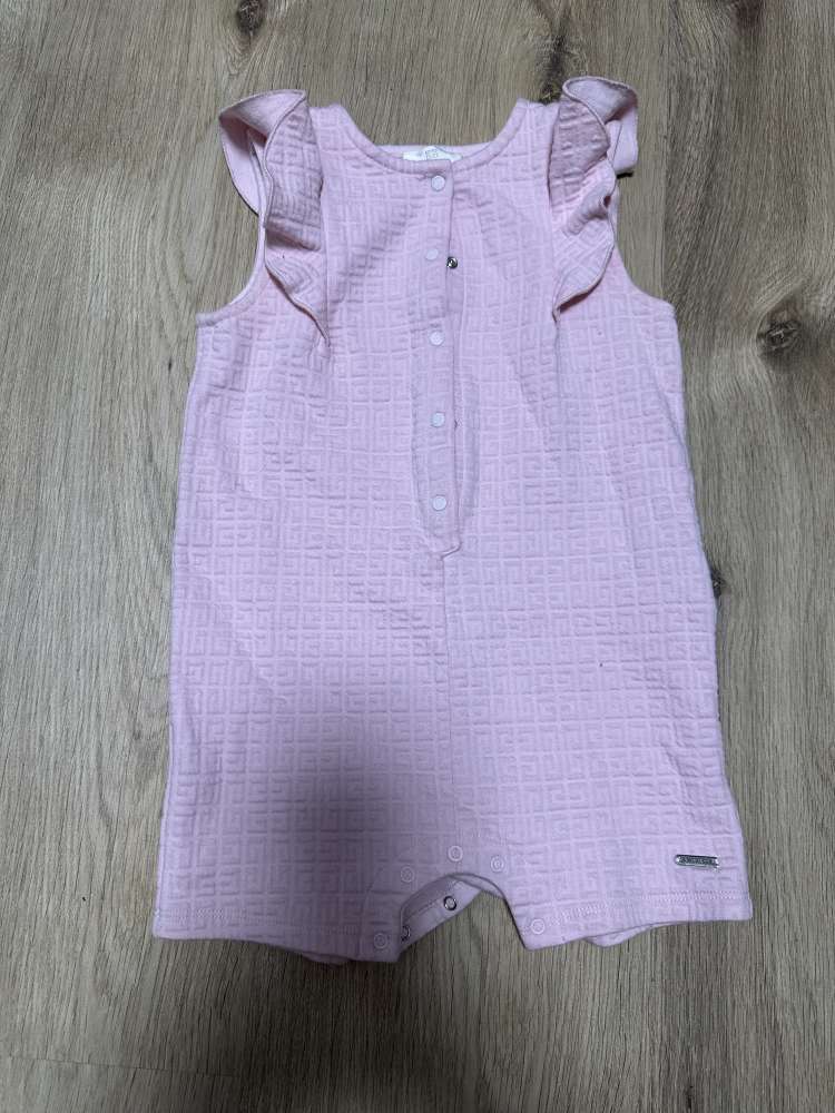 Givenchy  velkost na 18 mesiacov