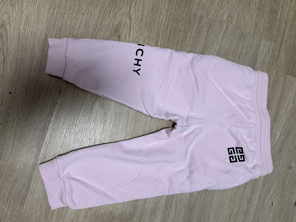 Guvenchy teplaky na 18 mes