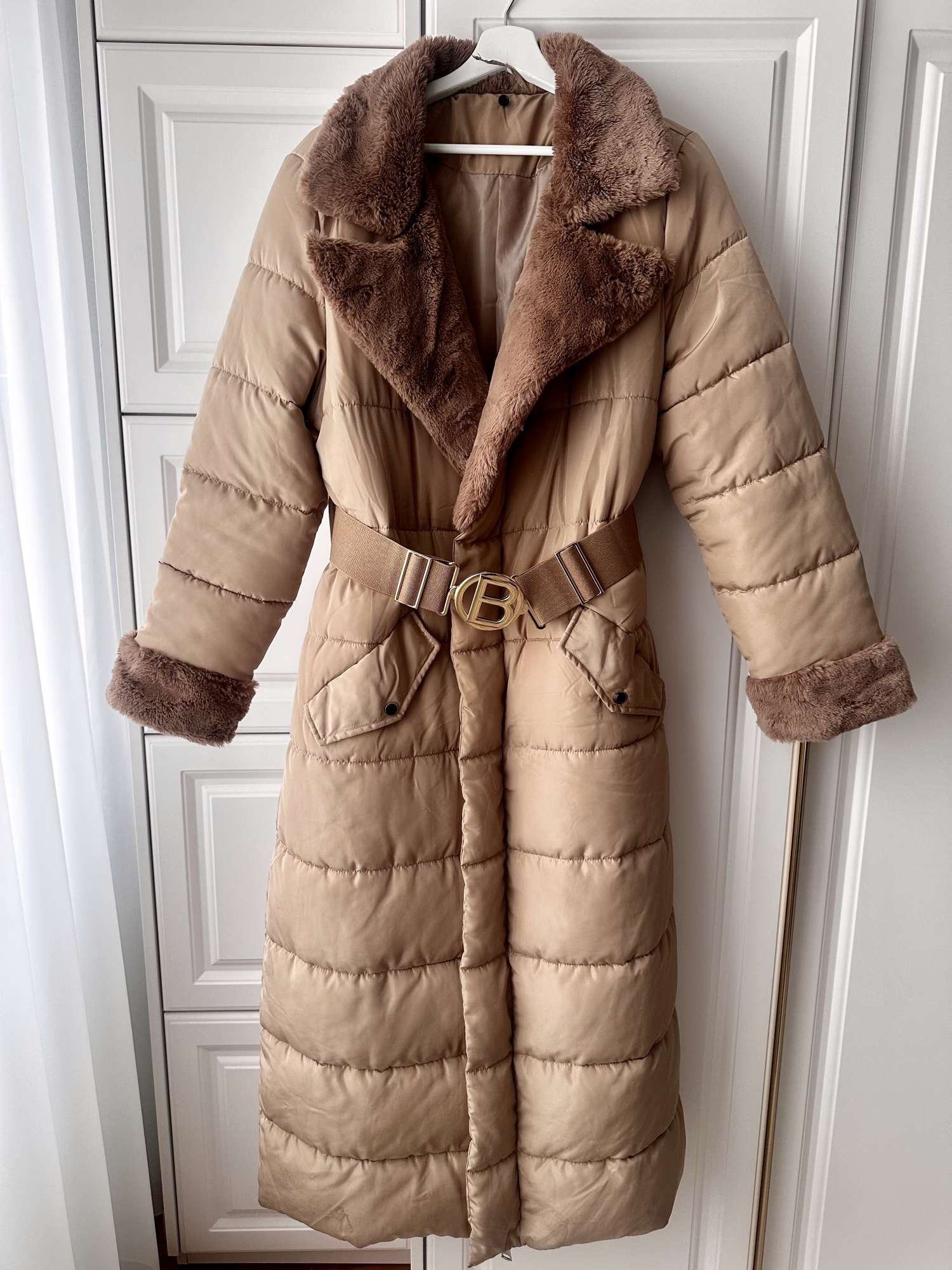 Luxusny taliansky zimny kabat medovej farby