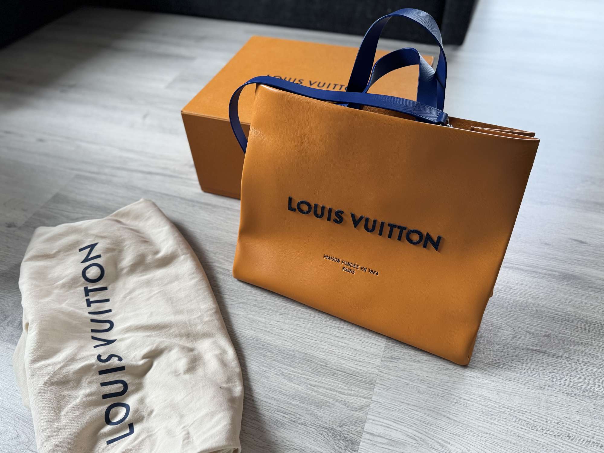 Louis Vuitton Shopper Tote MM