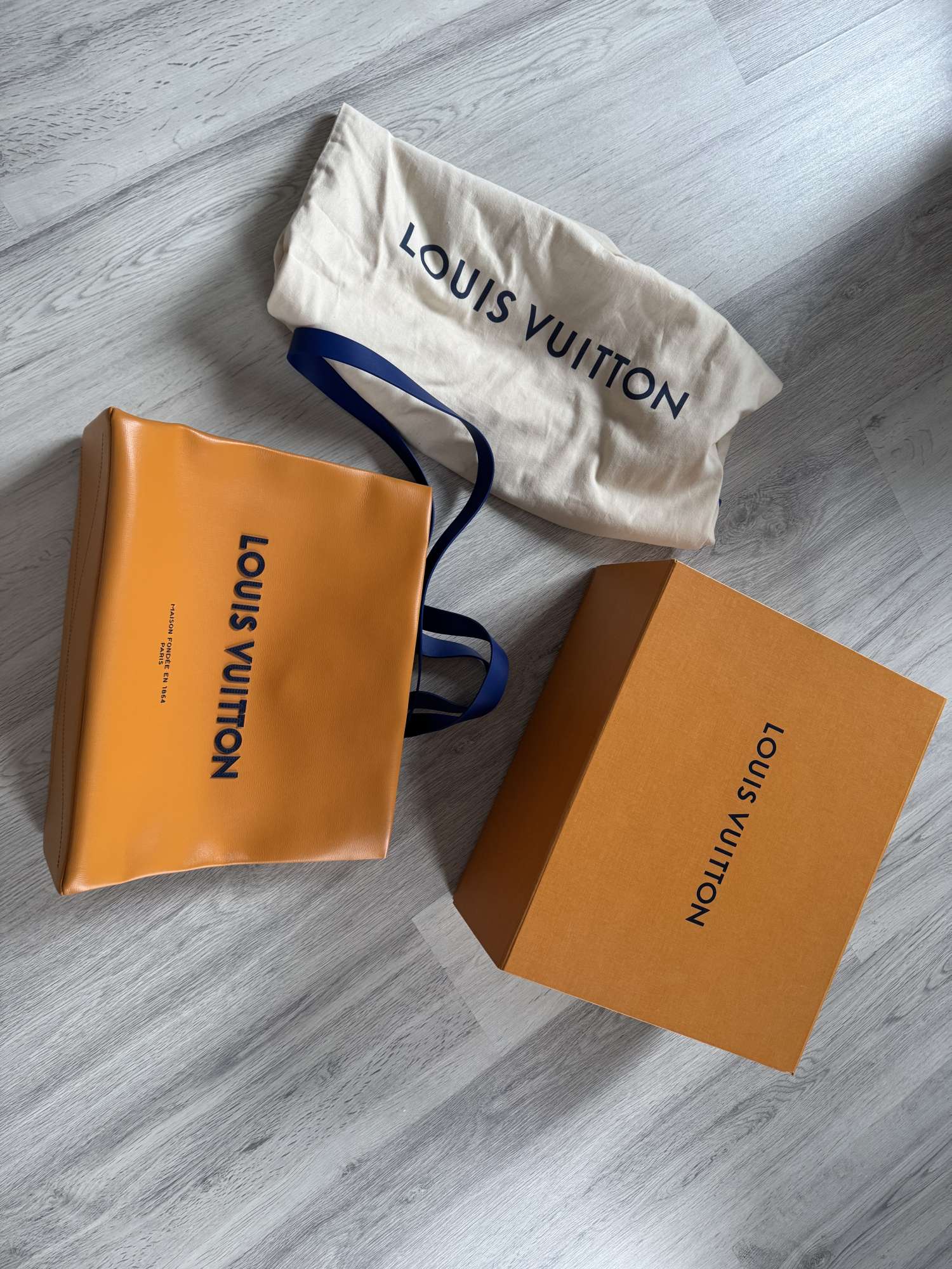 Louis Vuitton Shopper Tote MM