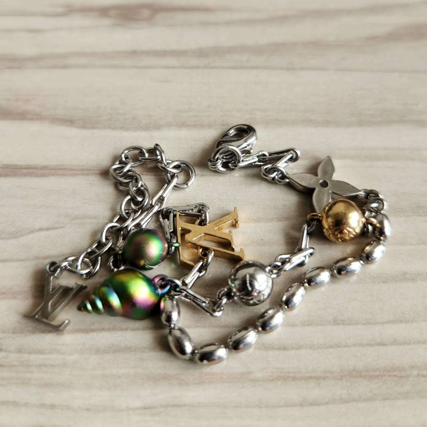 Louis Vuitton naramek