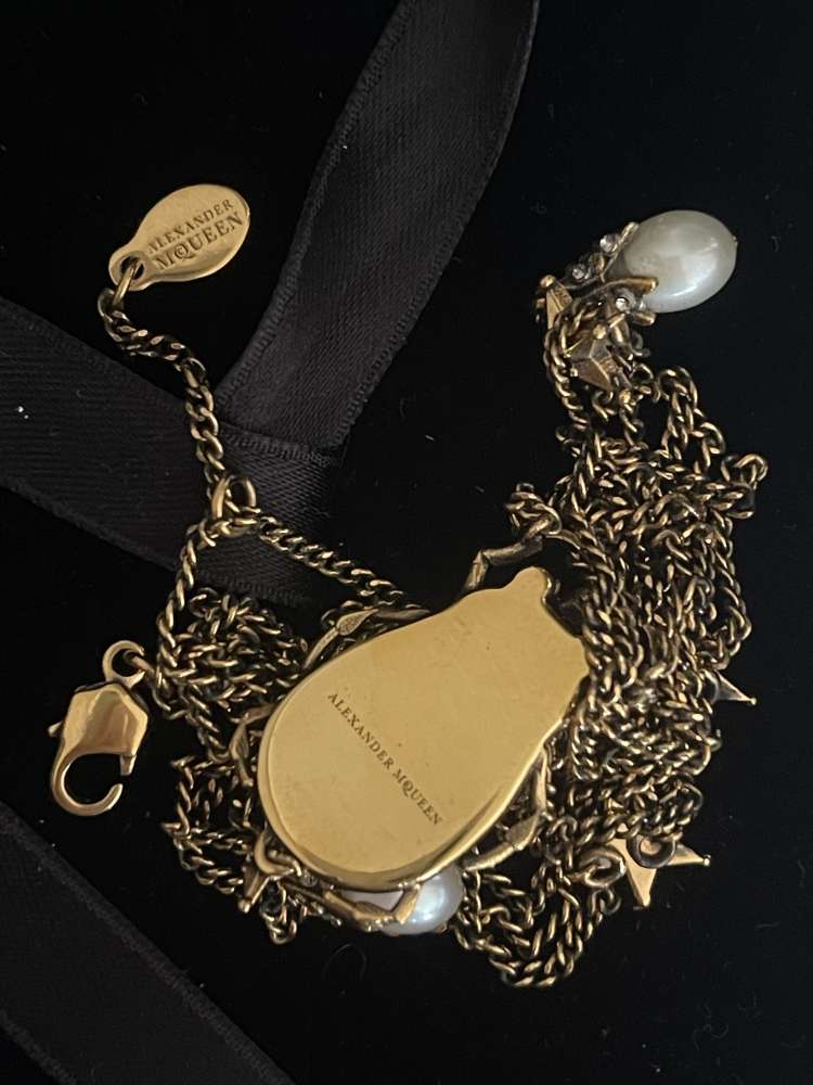 Nahrdelník Alexandra McQueena
