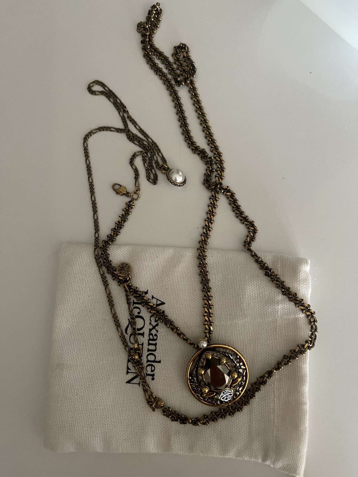 Nahrdelník Alexandra McQueena