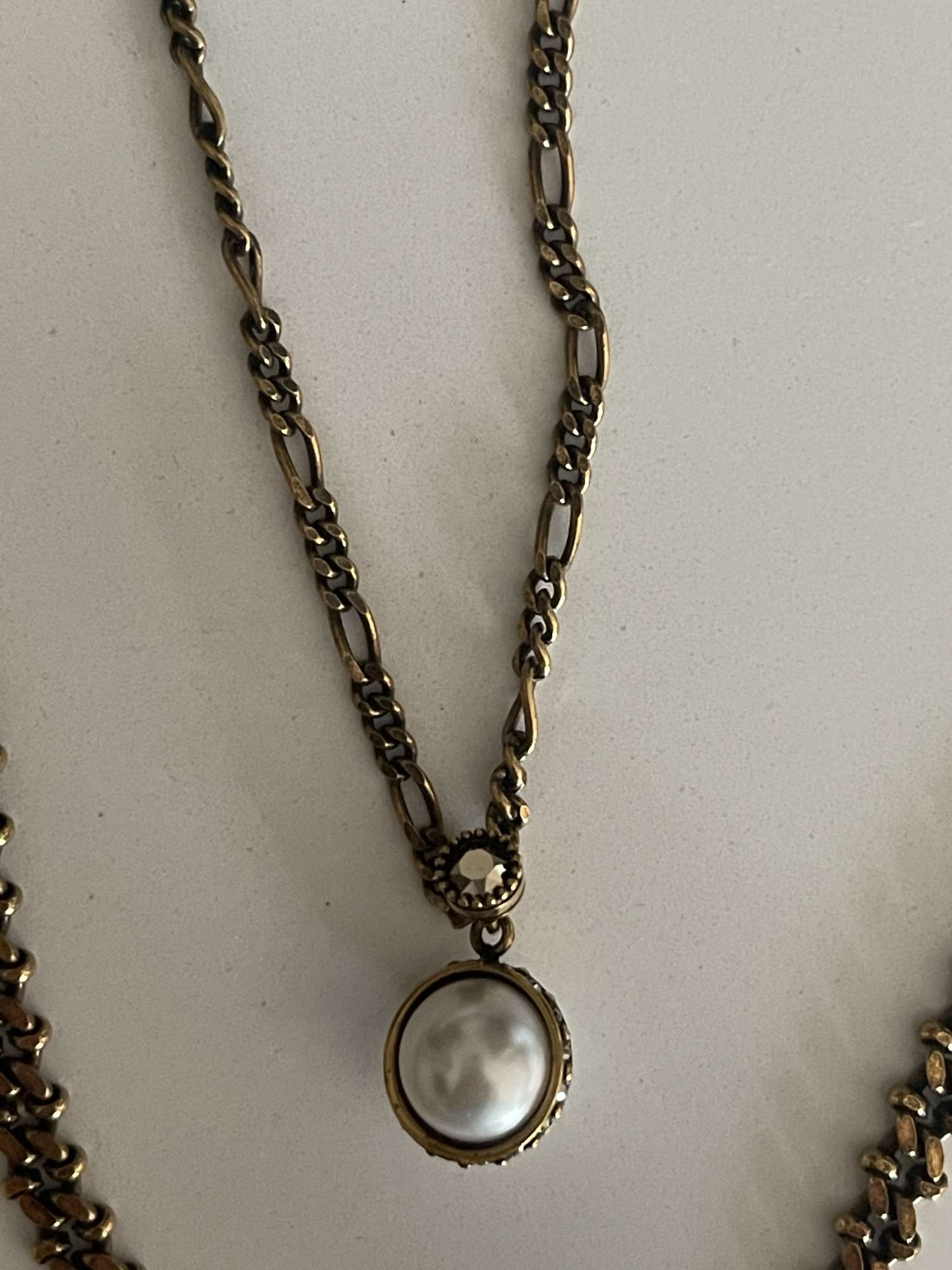 Nahrdelník Alexandra McQueena