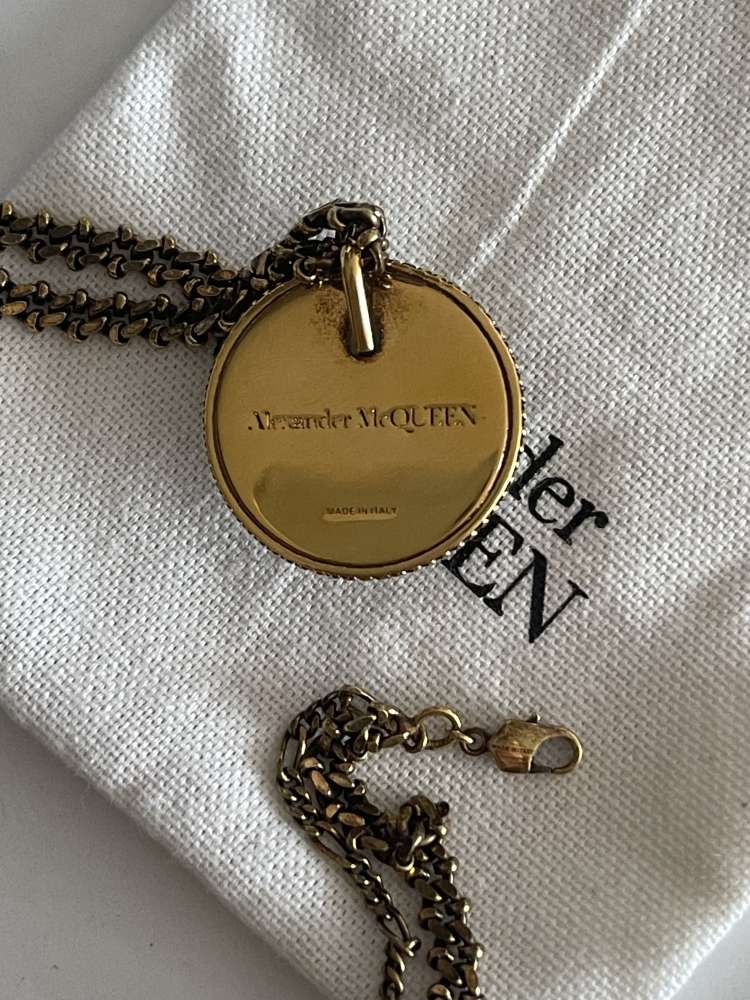 Nahrdelník Alexandra McQueena