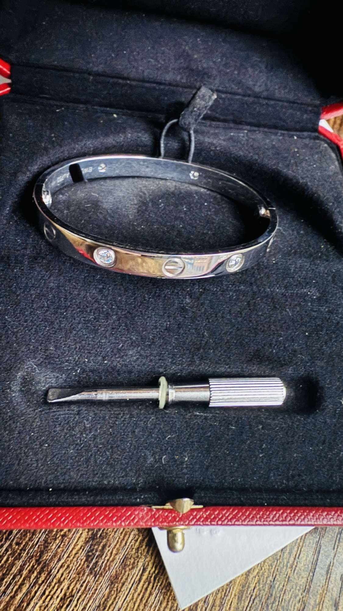 Náramok Cartier Love z bieleho zlata so 4 diamantmi, veľkosť 16