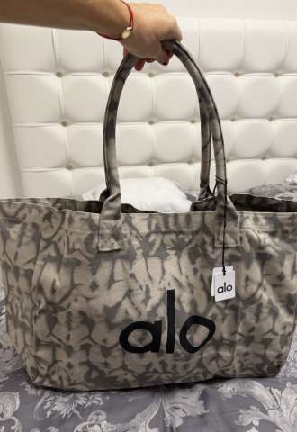 https://www.vipluxury.sk/Taška Alo Yoga