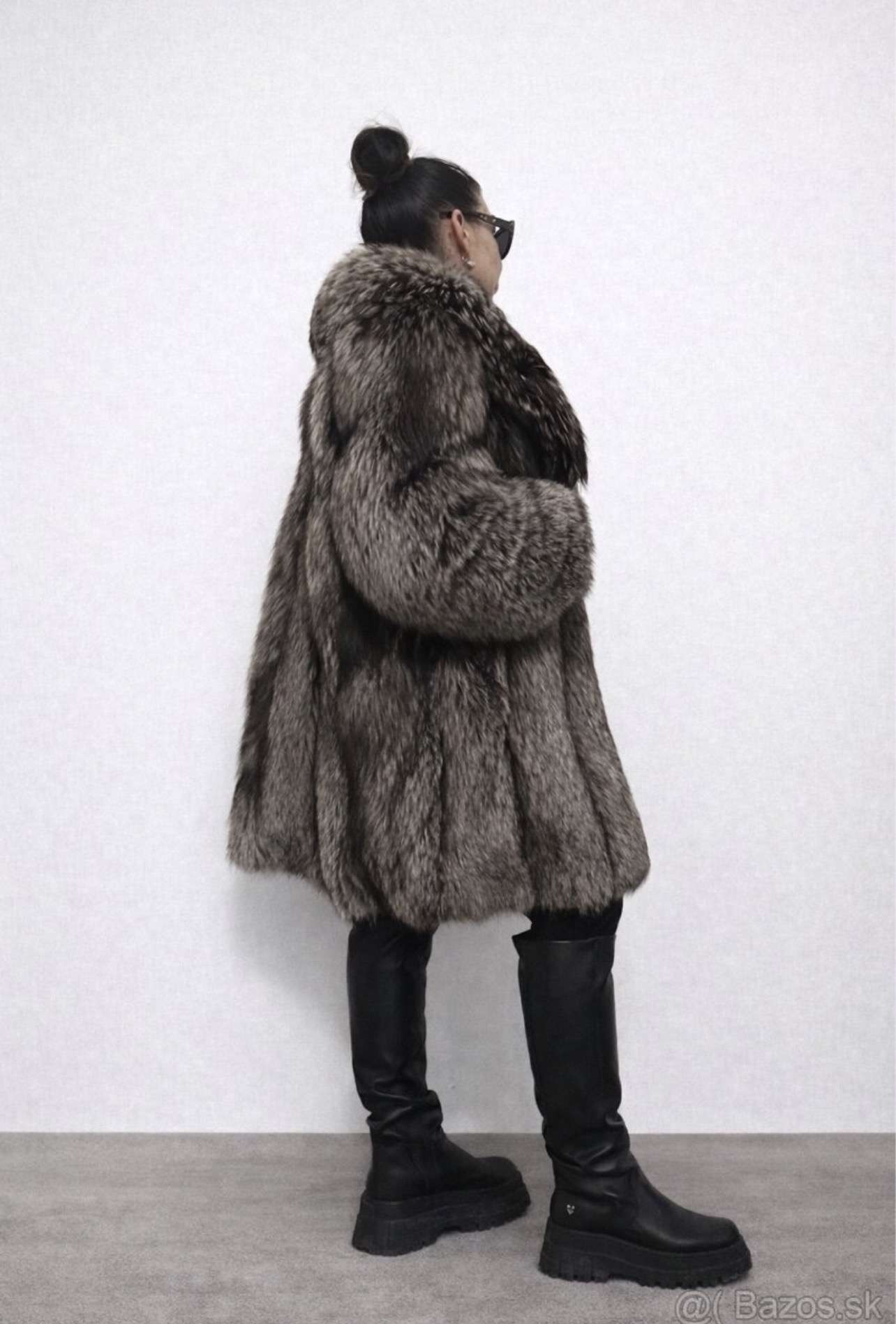 Luxusný pravý kožuch zo striebornej líšky s bohatým golierom