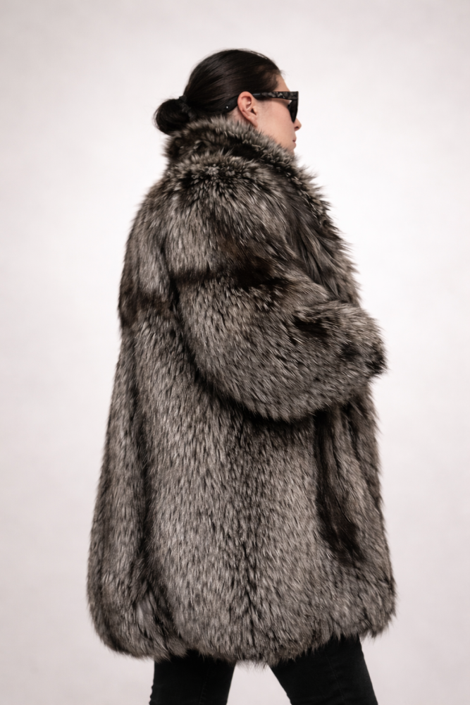 Luxusný kožuch z pravej líšky s výrazným golierom
