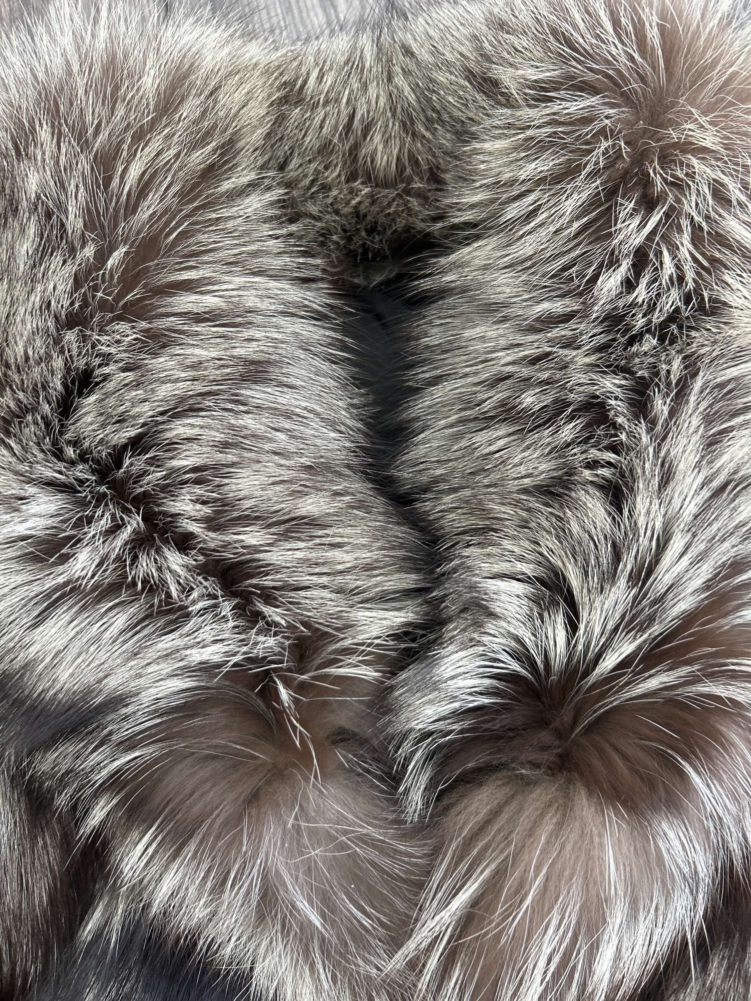 Luxusný kožuch z pravej líšky s výrazným golierom