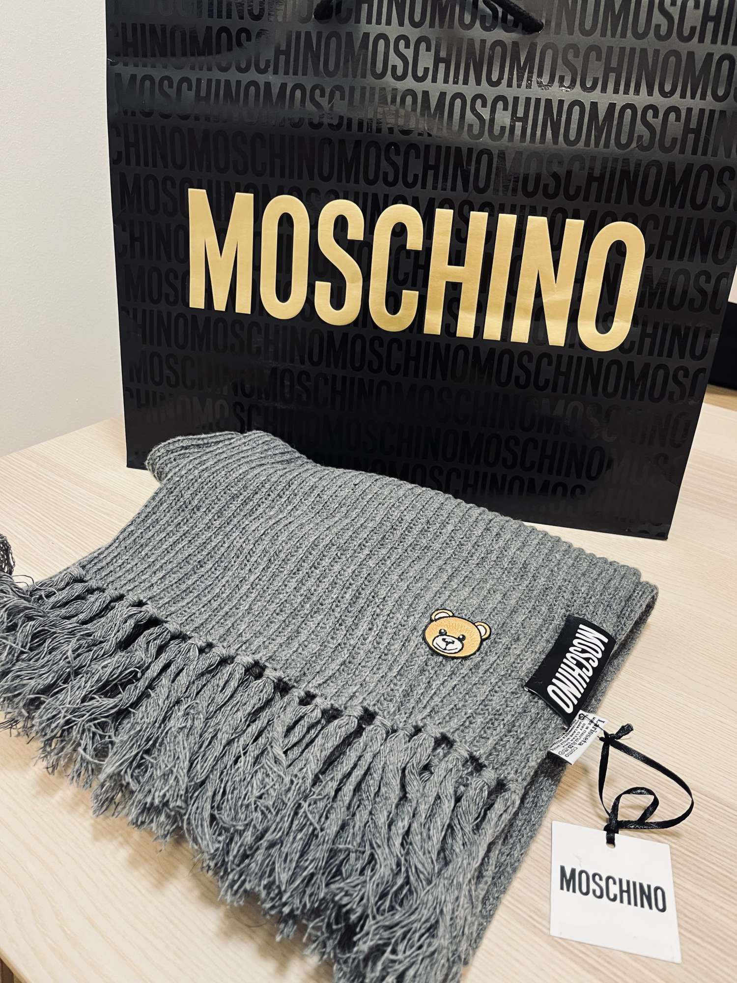 Moschino šedý šál