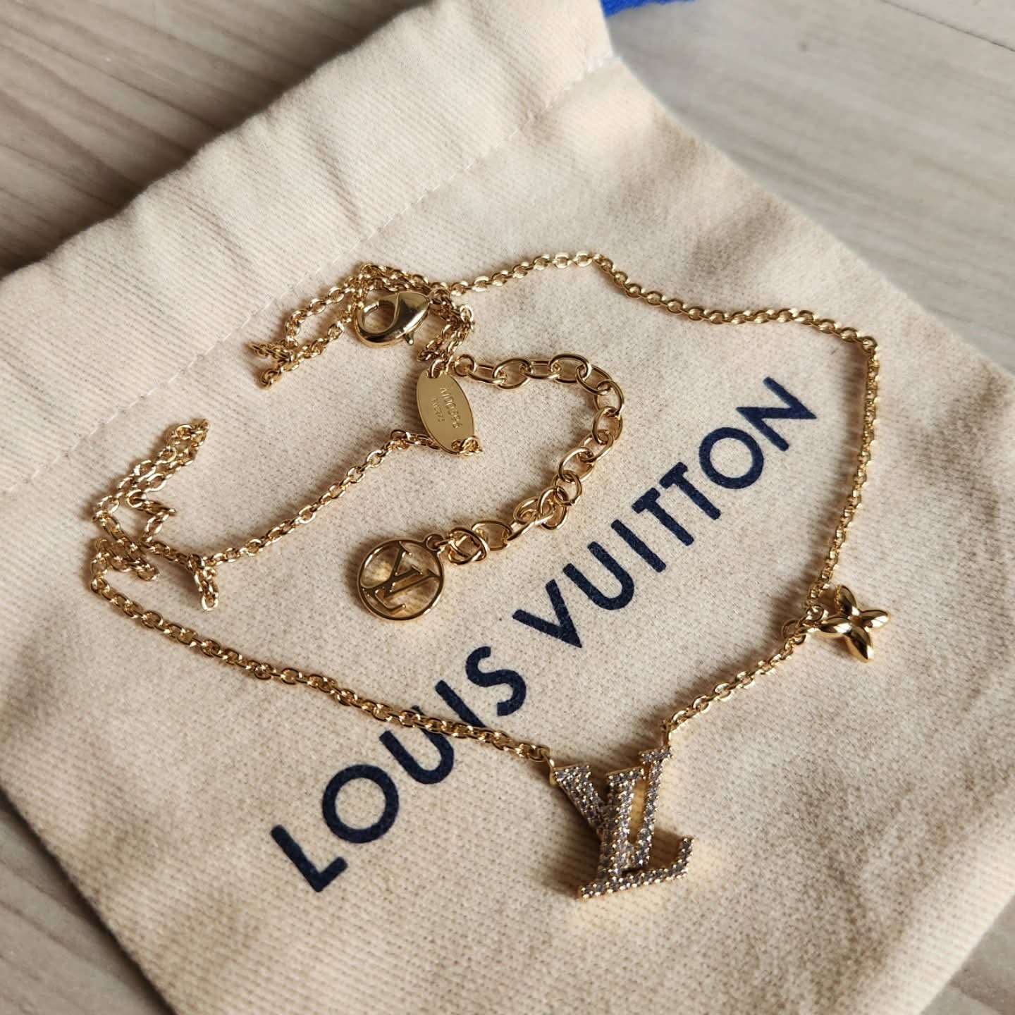 Louis Vuitton Nahrdelnik