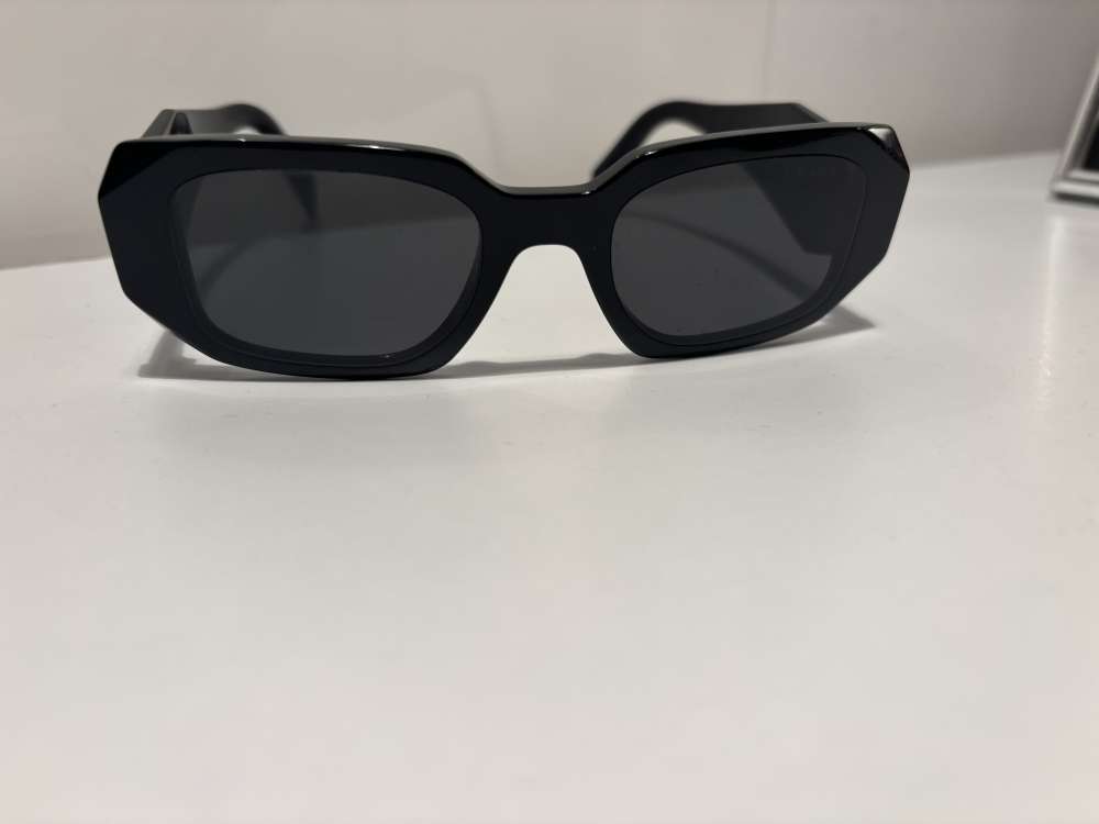 Prada - slnečne okuliare