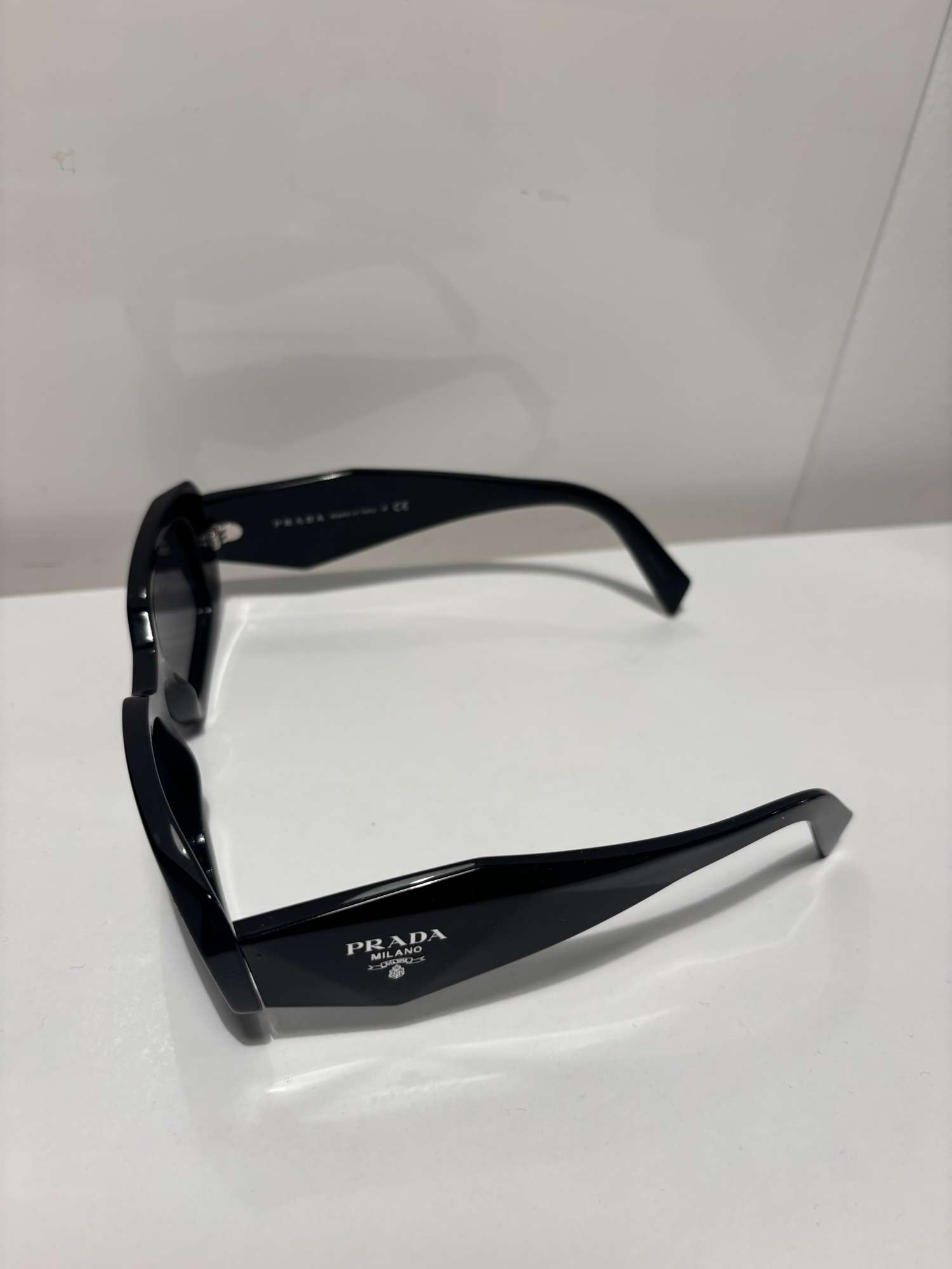 Prada - slnečne okuliare