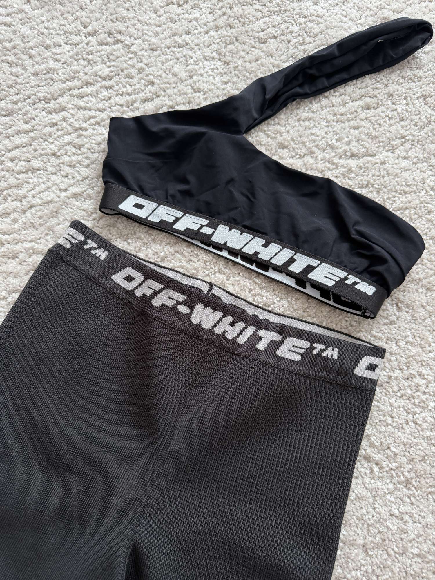 Off white set