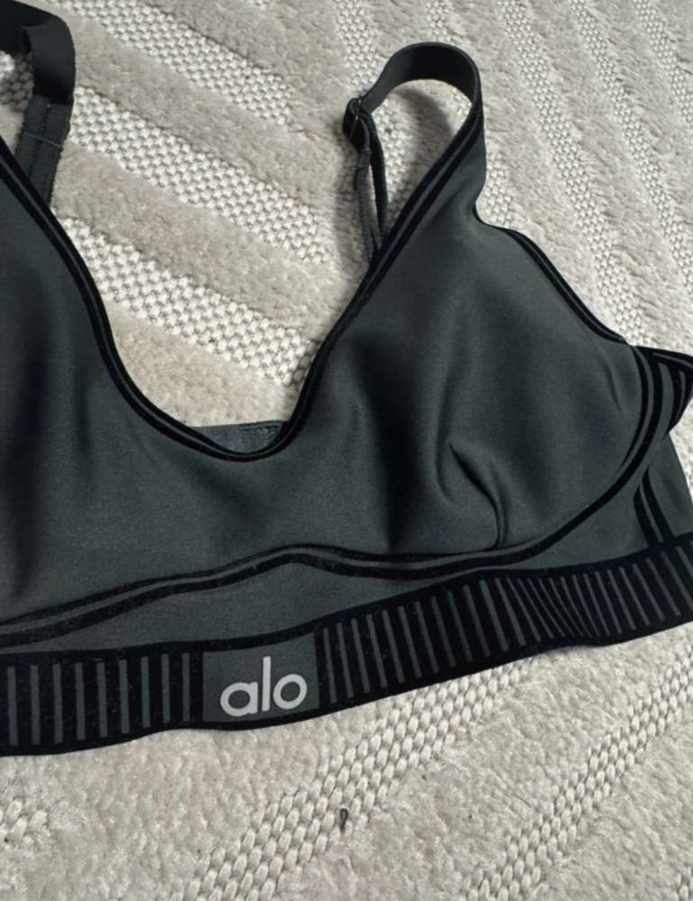 Alo yoga podprsenka