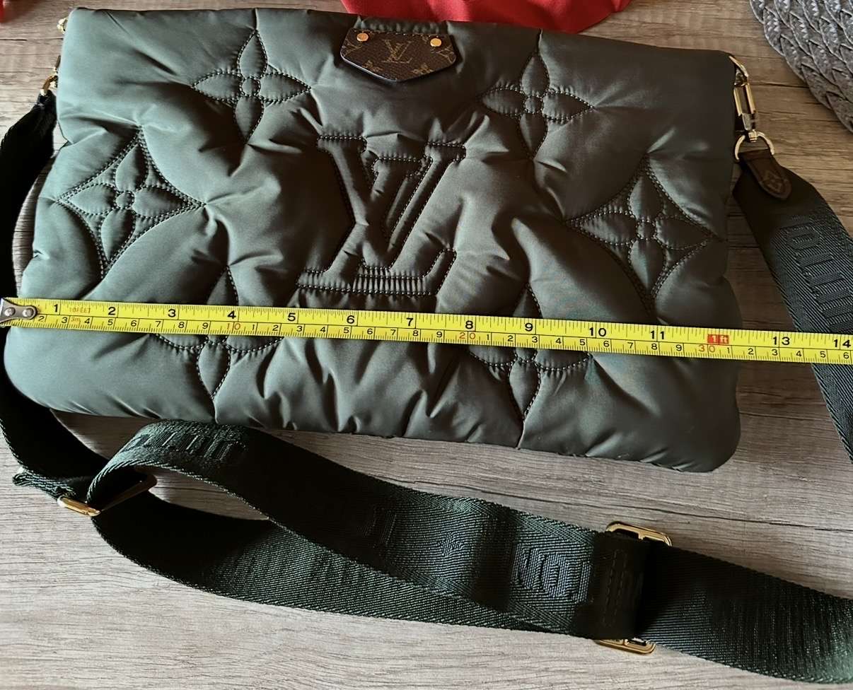 Maxi crossbody pochette Louis Vuitton