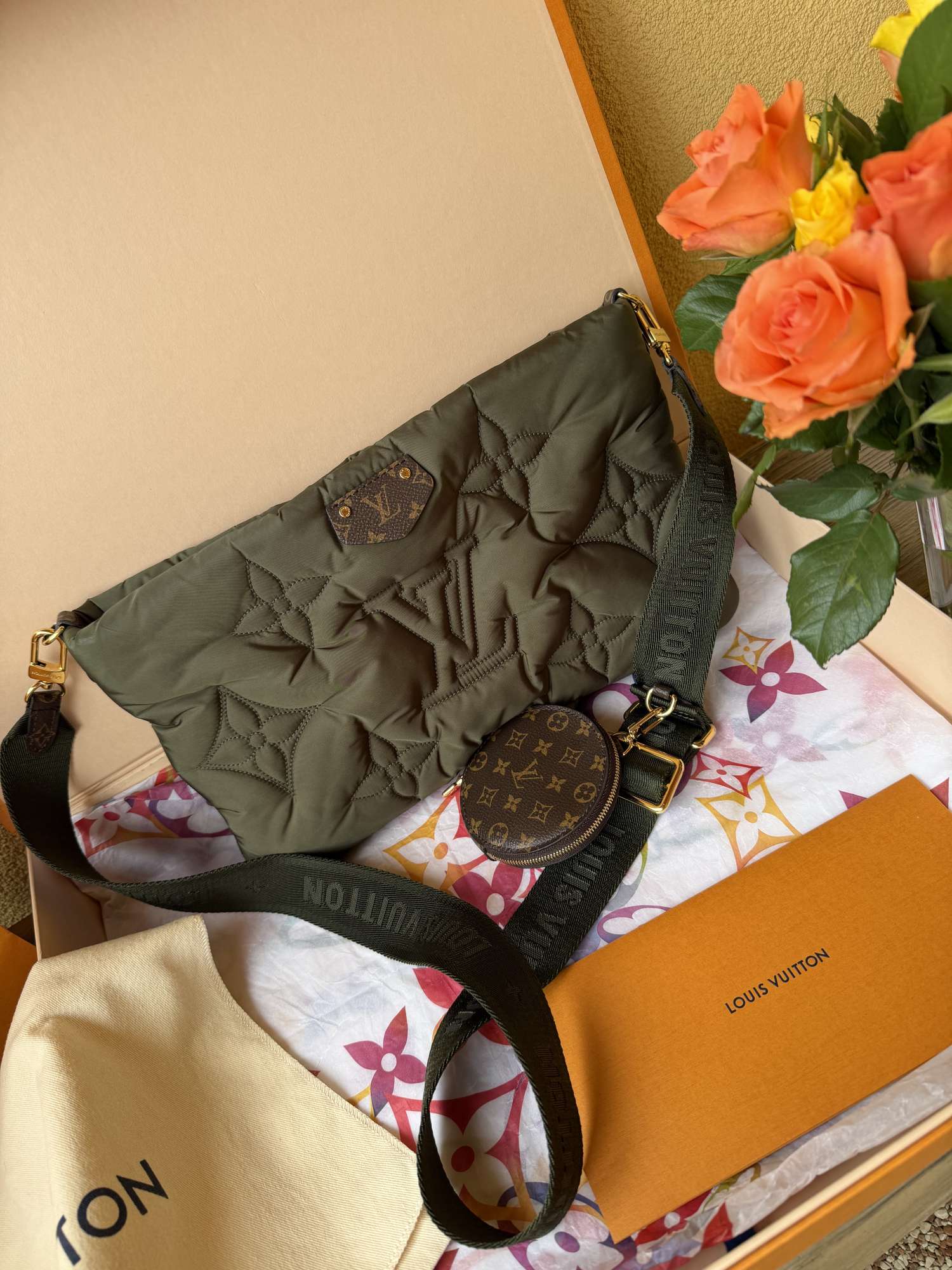 Maxi crossbody pochette Louis Vuitton