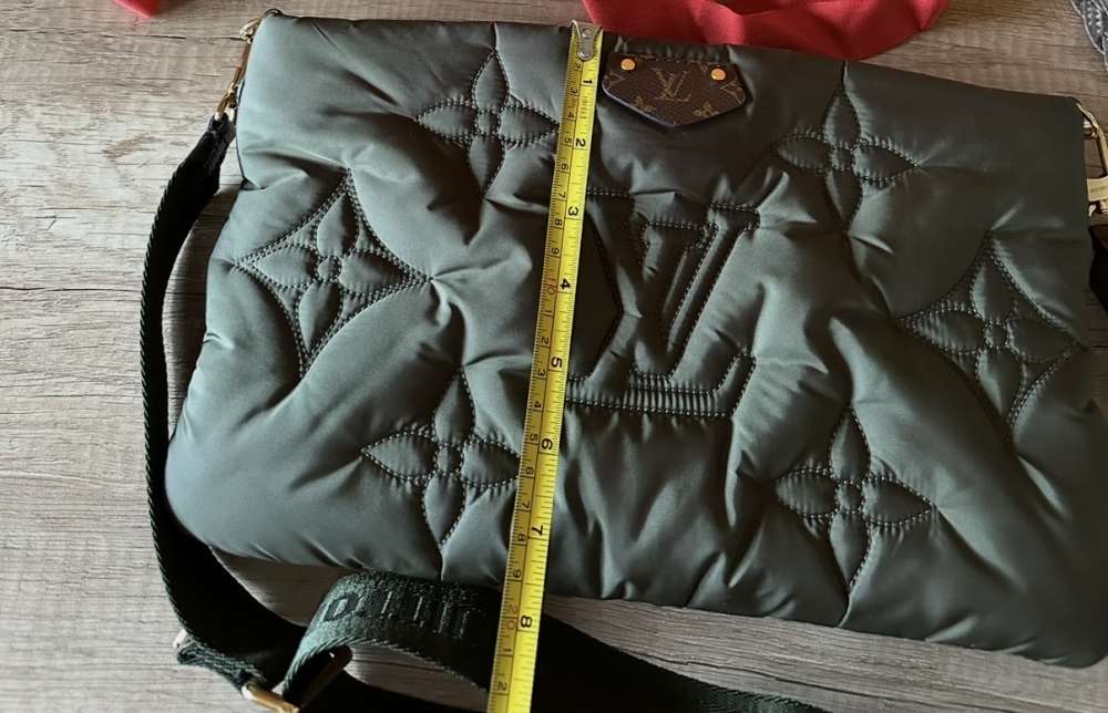 Maxi crossbody pochette Louis Vuitton