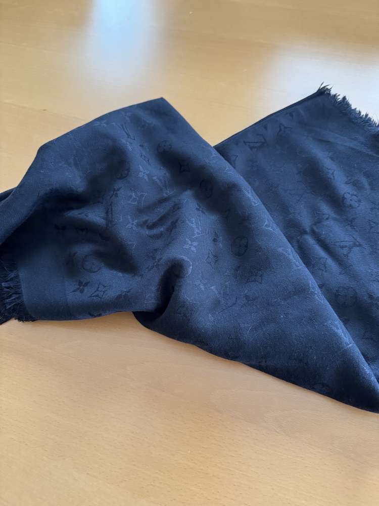 Louis Vuitton šál