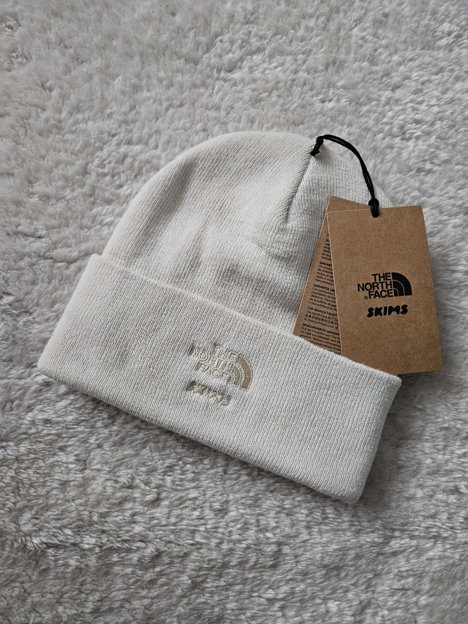 Skims & The North Face ciapka