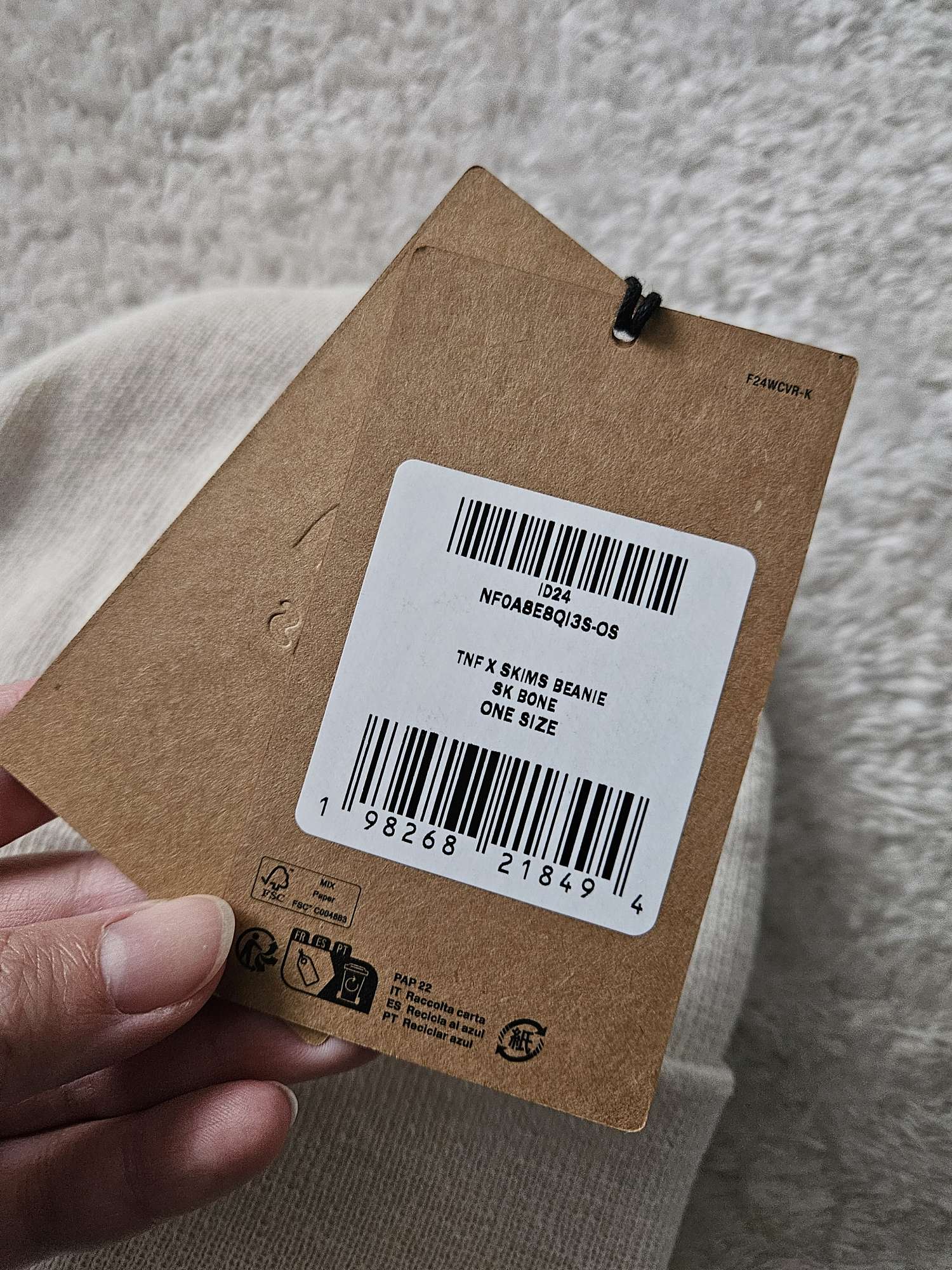 Skims & The North Face ciapka