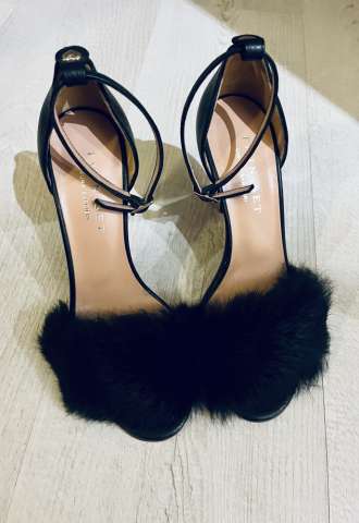 https://www.vipluxury.sk/Twin-Set Simona Barbieri sandále 36 s pravou kožušinou